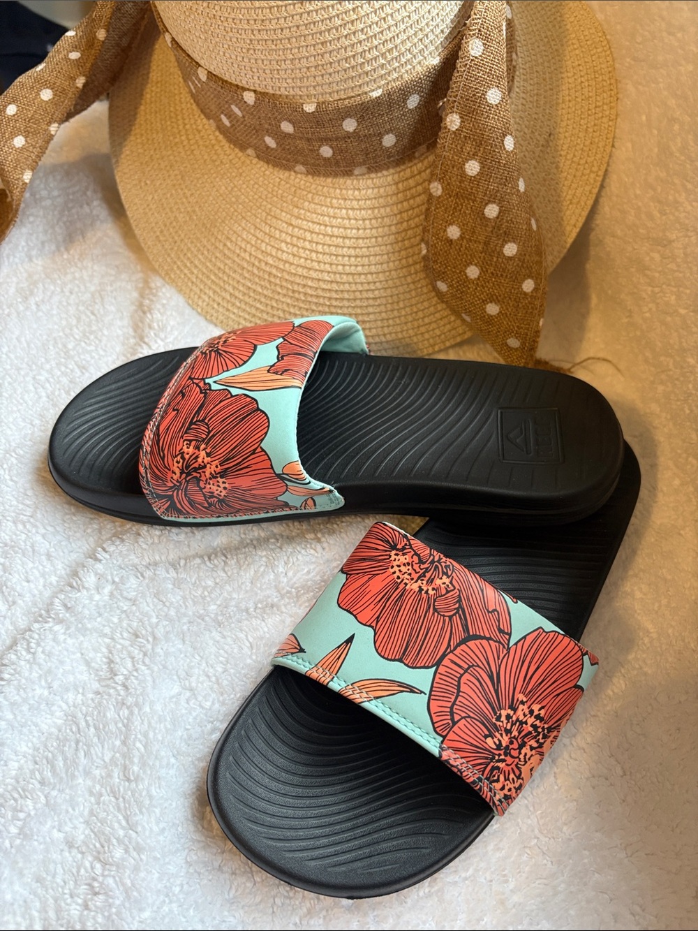 Reef Black Textured Slide with Embossed Logo - Picture 3 of 5